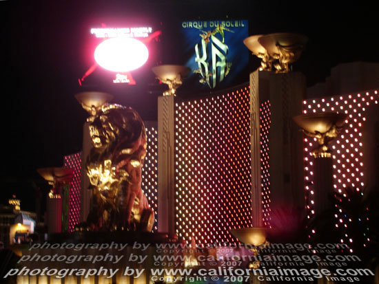 MGM-Grand-lion-lights