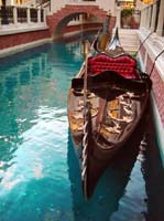 Venetian-Las-Vegas-gondolas-black